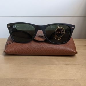 Ray-Ban Black RB2132 New Wayfarer